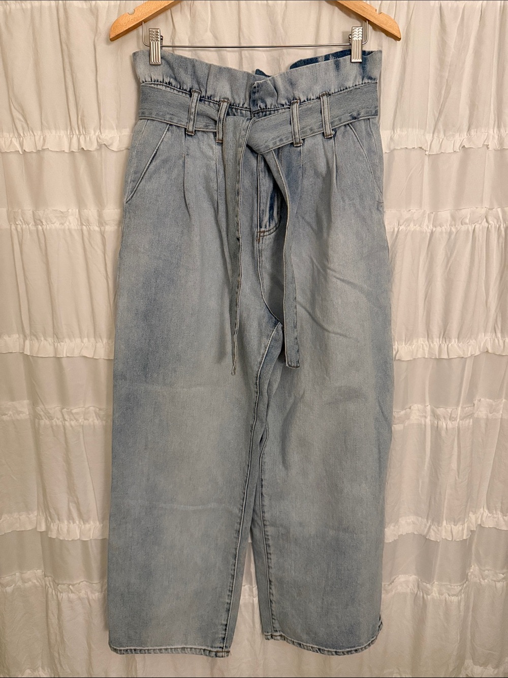 Light Wash Paperbag Waist Women’s Jeans with Tie Belt